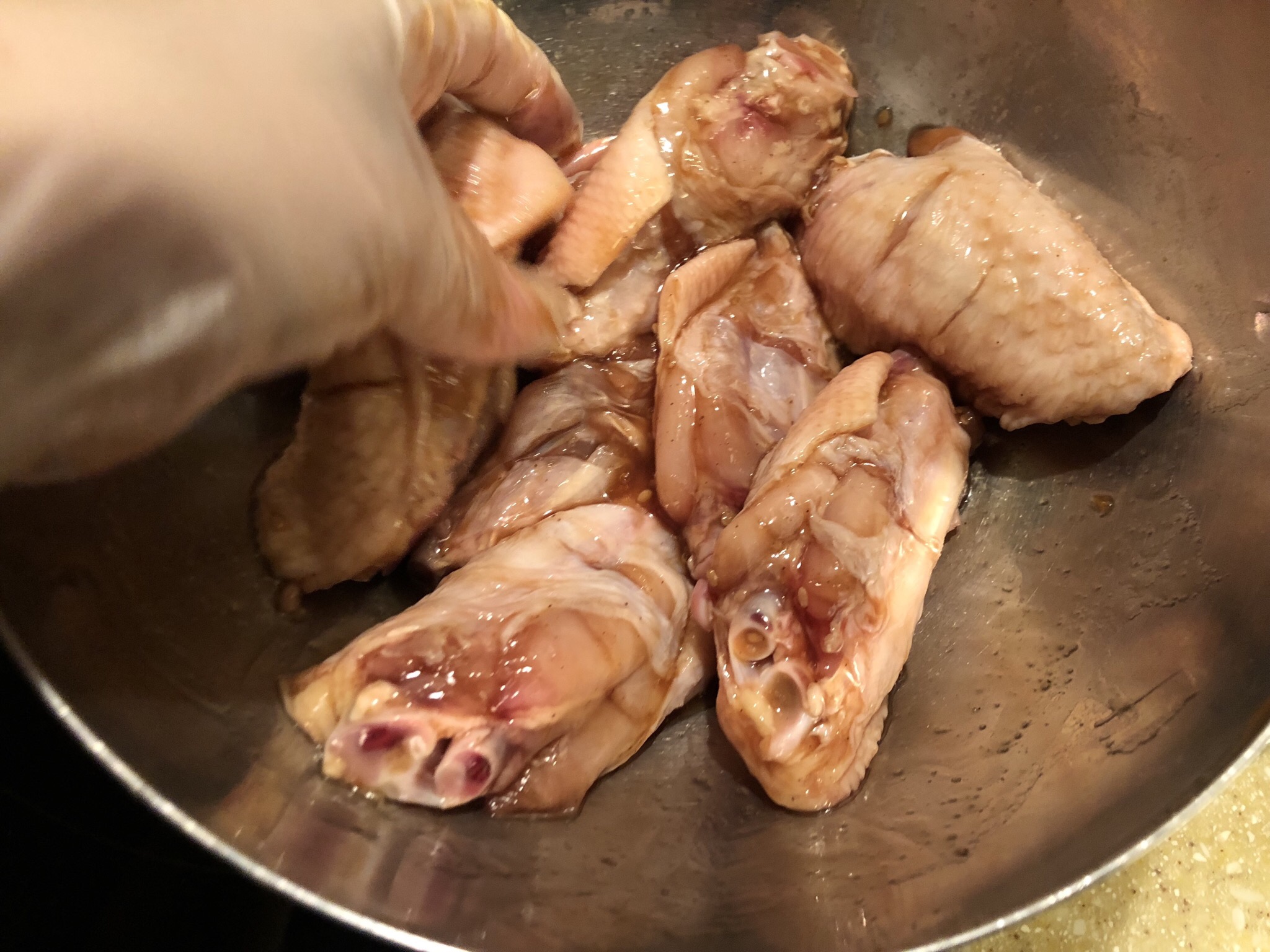 平底锅烧烤翅虾的做法 步骤7