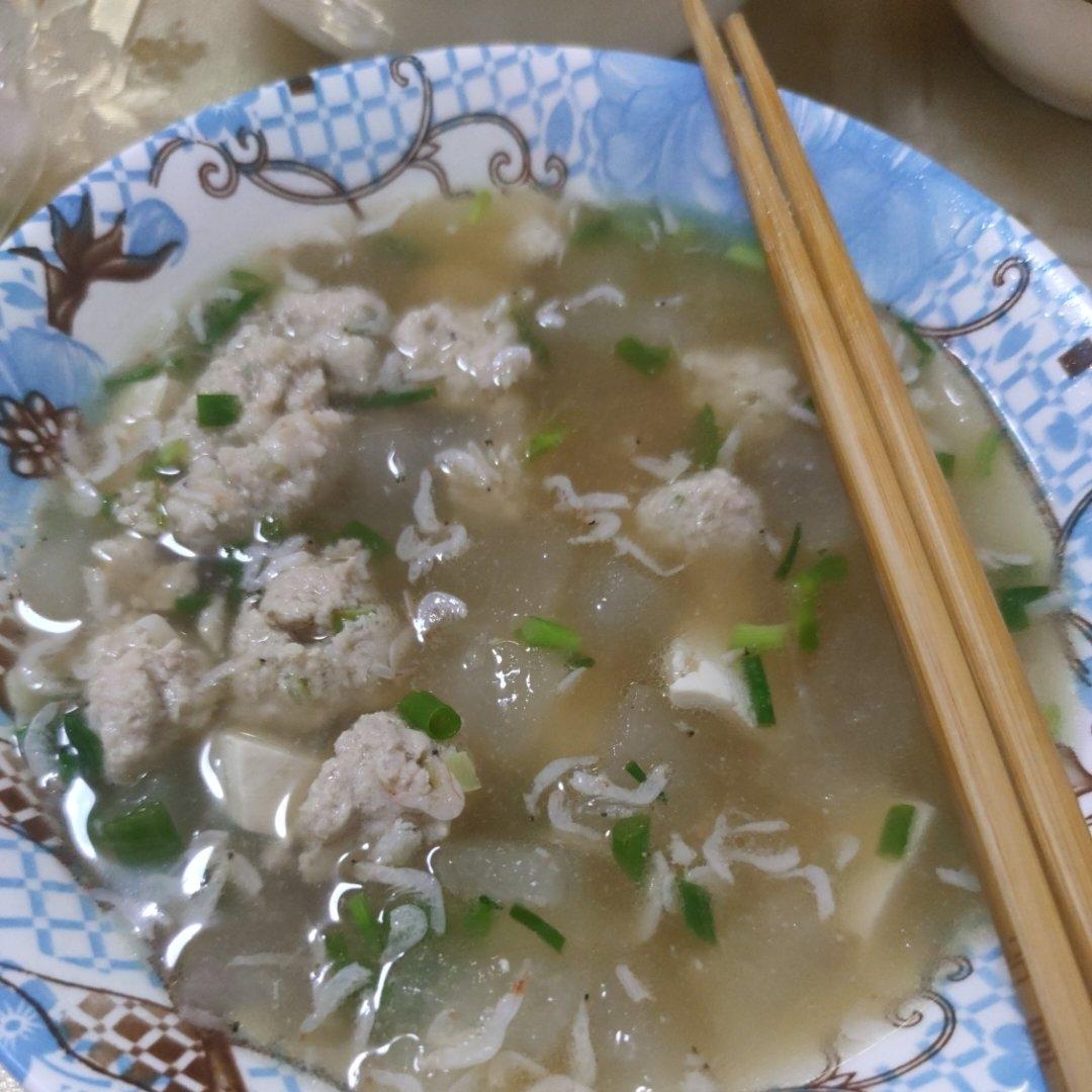 巨鲜美的冬瓜丸子汤