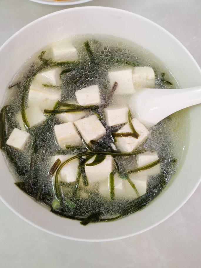海带豆腐汤