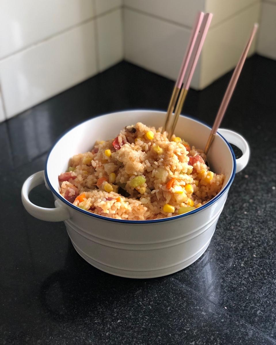 [懒人]西红柿腊味焖饭（电饭锅）