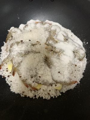 超简单又好吃的盐焗虾的做法 步骤5