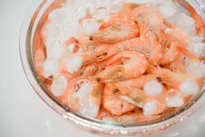 让你在家也能轻松享受地道的泰式美食——泰式香茅虾的做法 步骤3