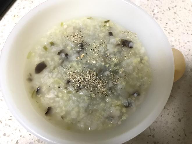大米小米香菇豆苗粥（宝宝辅食）的做法