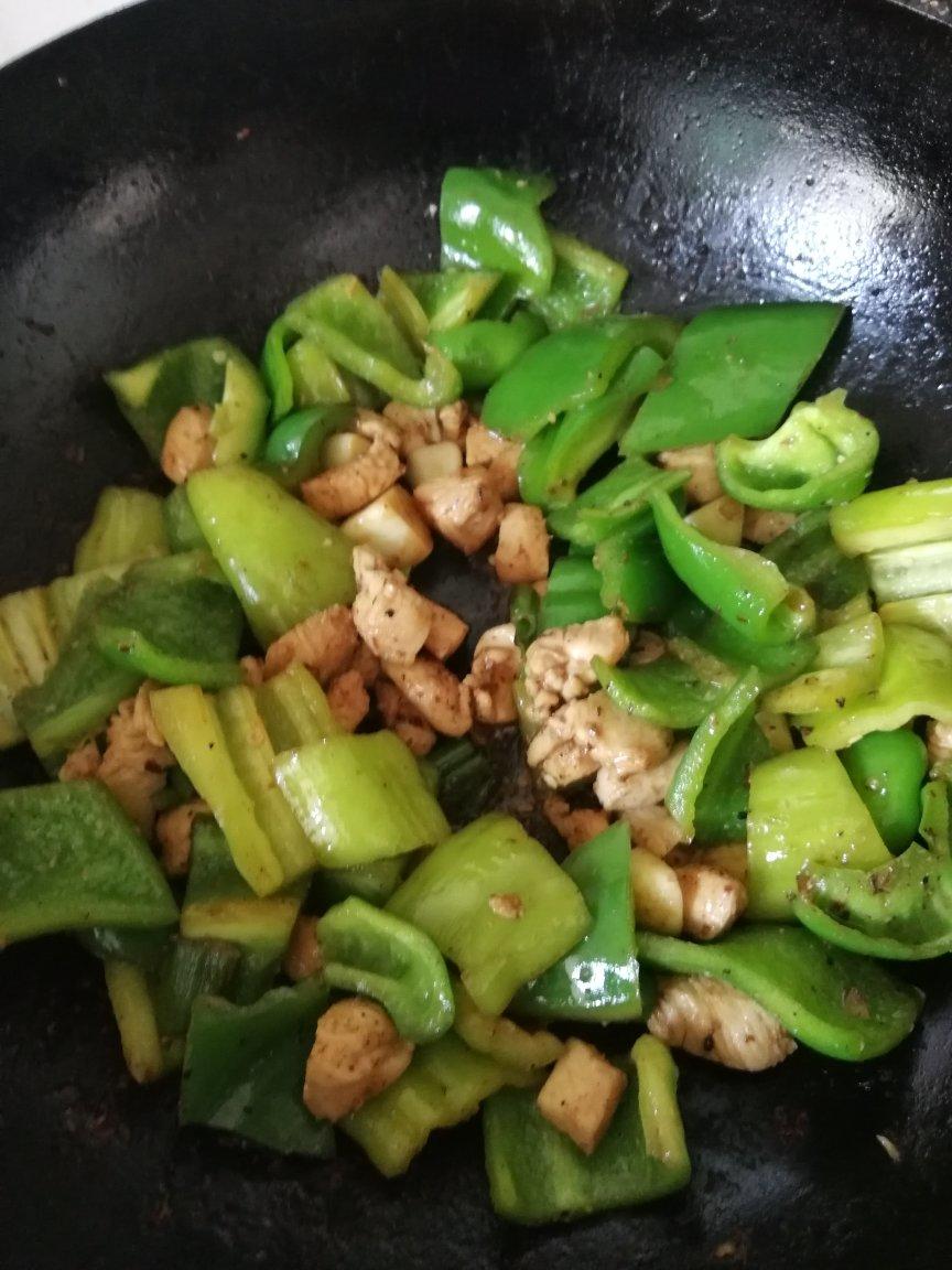 嫩嫩的鸡胸肉炒青椒