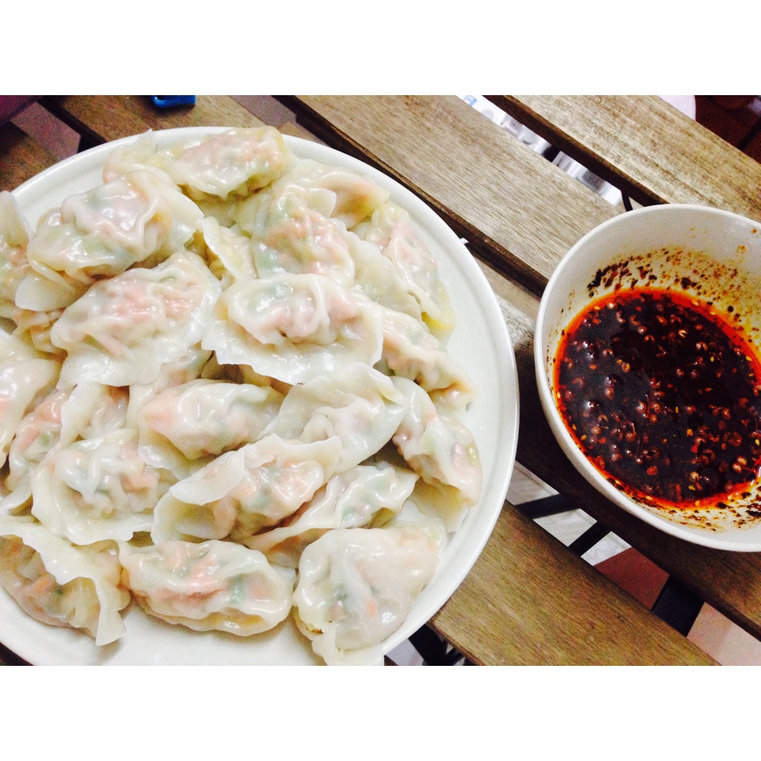 芹菜胡萝卜猪肉水饺