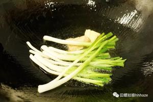 鲍鱼/白萝卜/油栗/榛蘑烧土鸡 by田螺姑娘的做法 步骤2