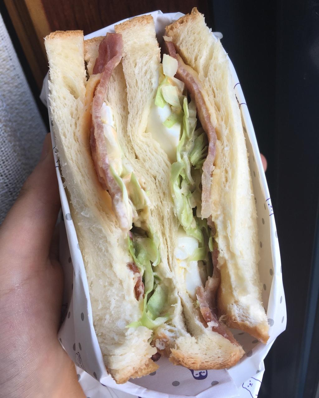 豪华版沼サン（沼三明治）—肉松&鸡蛋沙拉&火腿片&奶酪