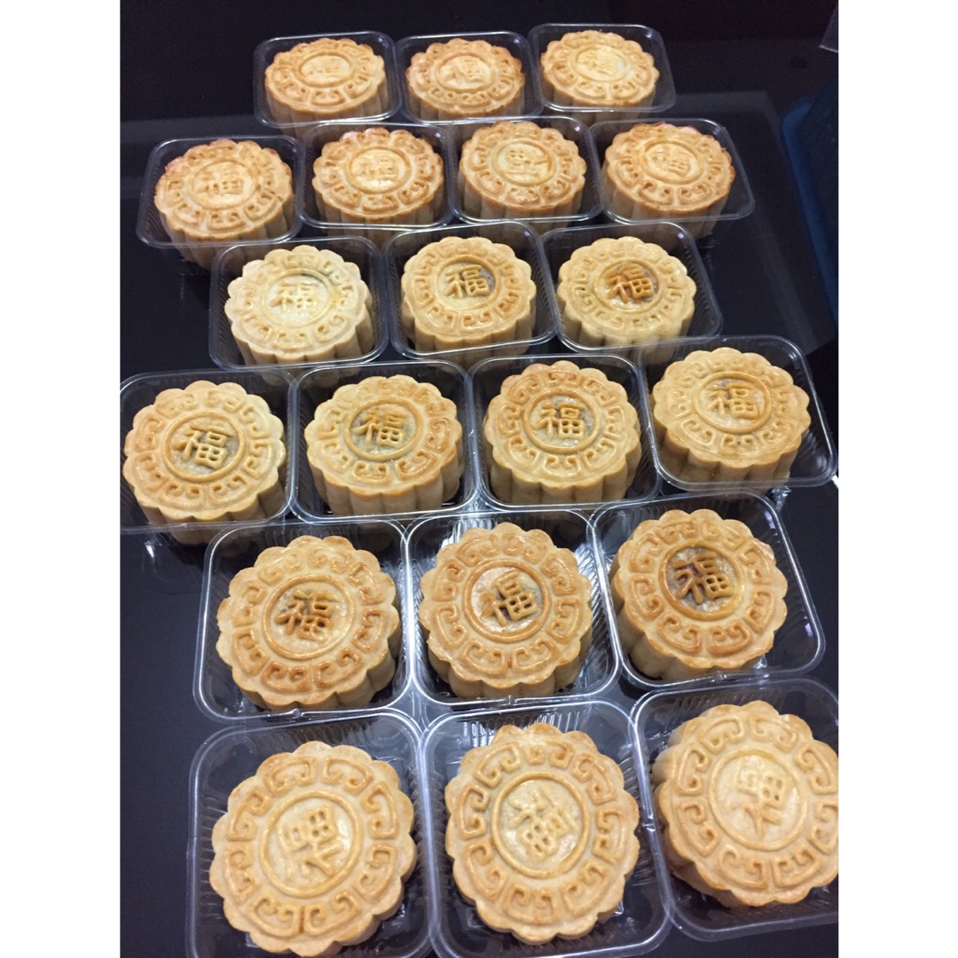 广式月饼－－蛋黄豆沙月饼