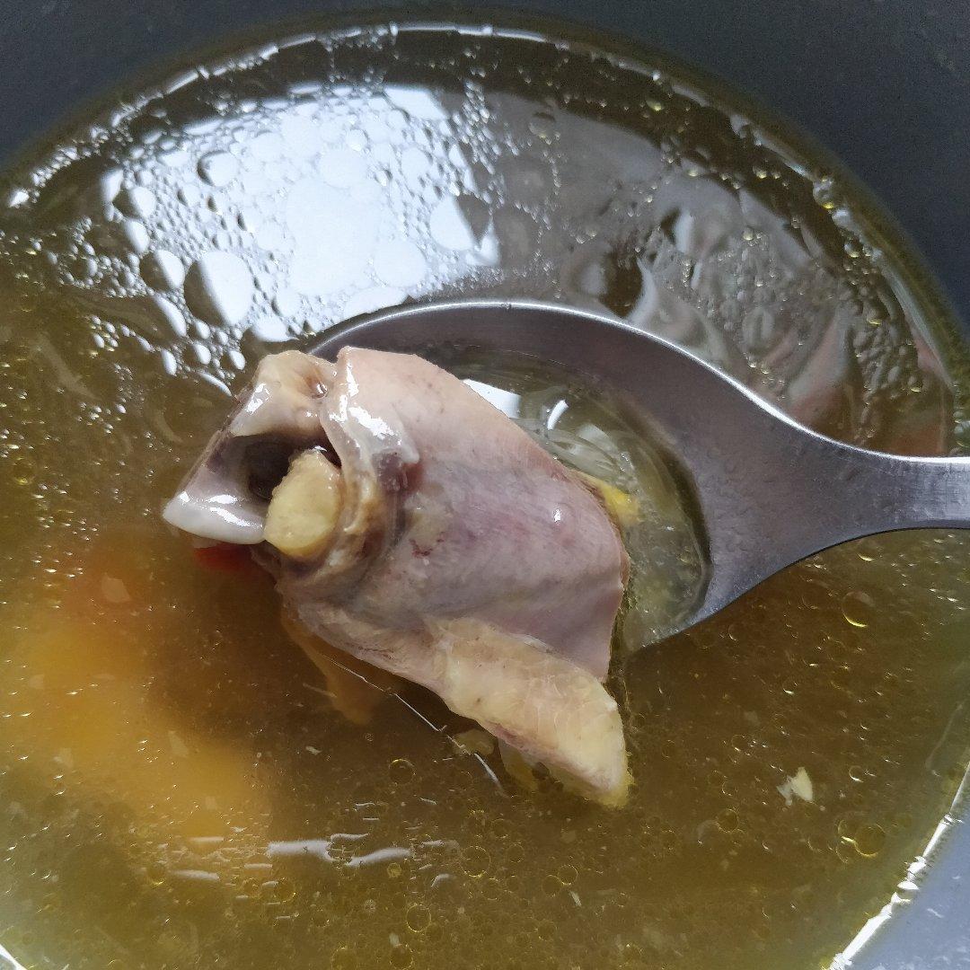 不会破皮且肉质筋道的滋补人参老母鸡汤