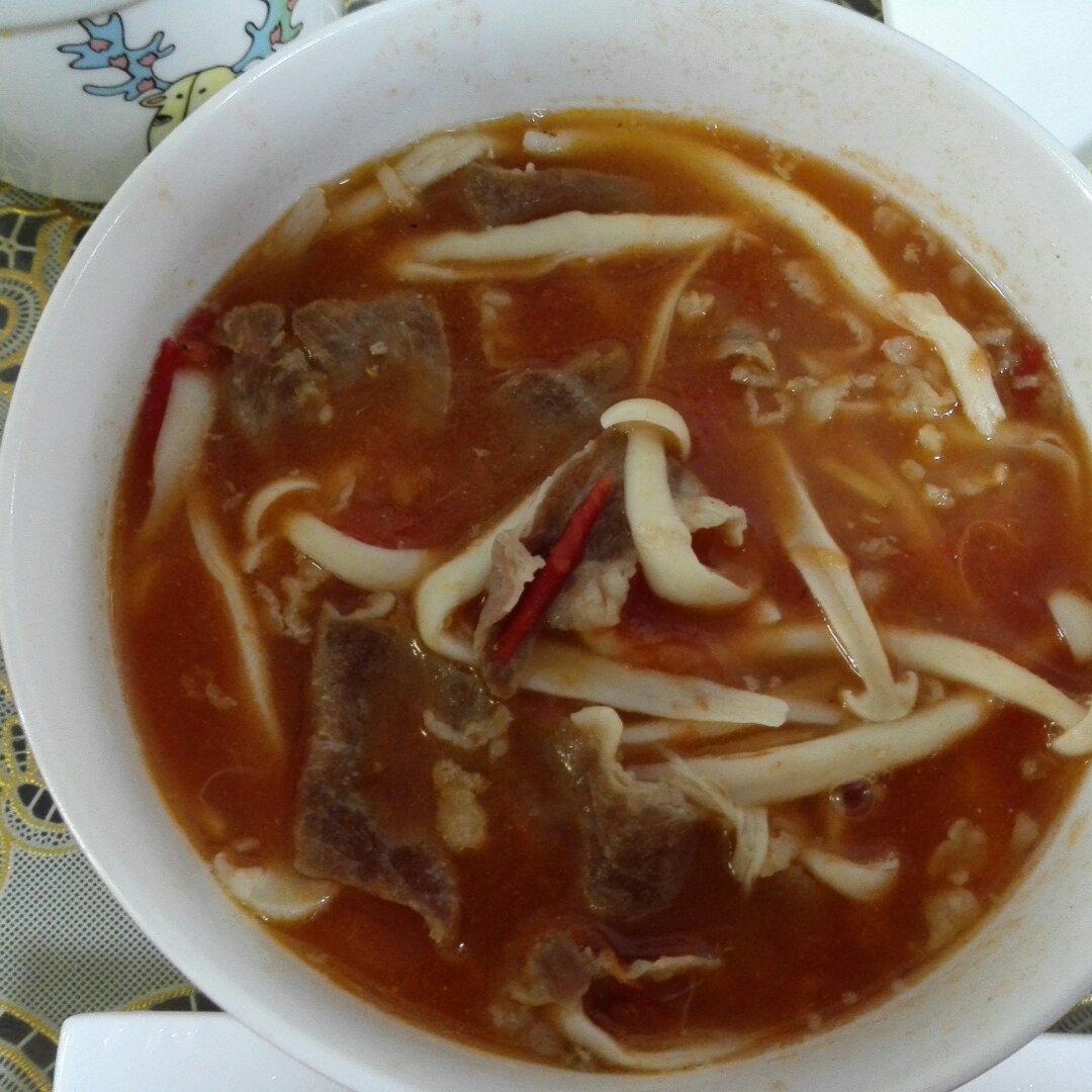 金针菇肥牛番茄锅