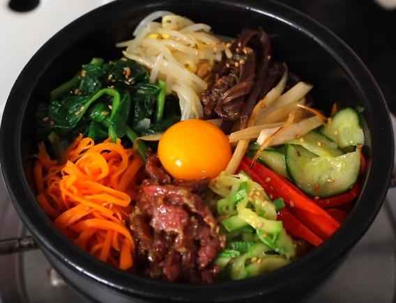 韩式热拌饭-牛肉石锅拌饭的做法
