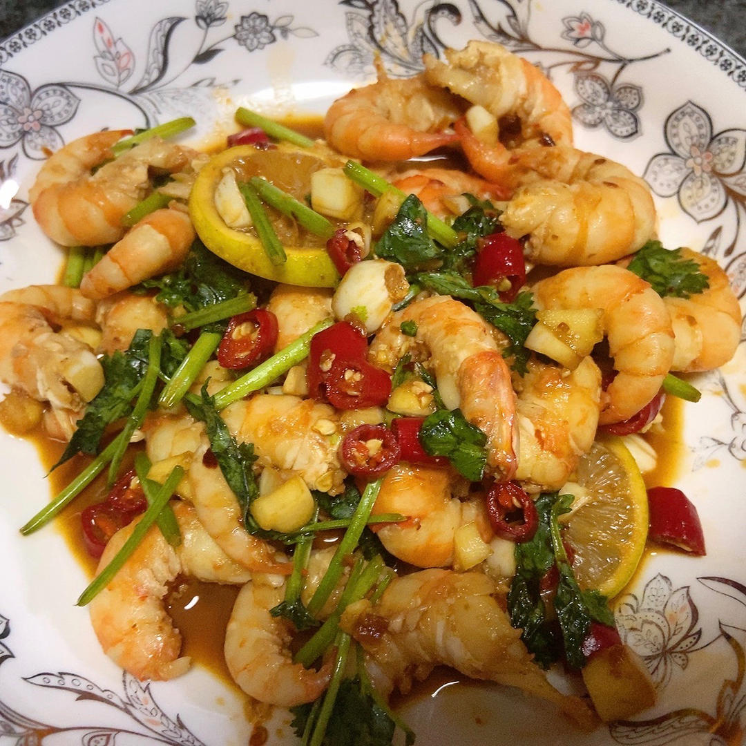 鲜嫩爽口，低脂低卡的酸辣柠檬虾，爆好吃