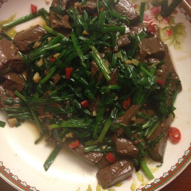 韭菜炒鸭血