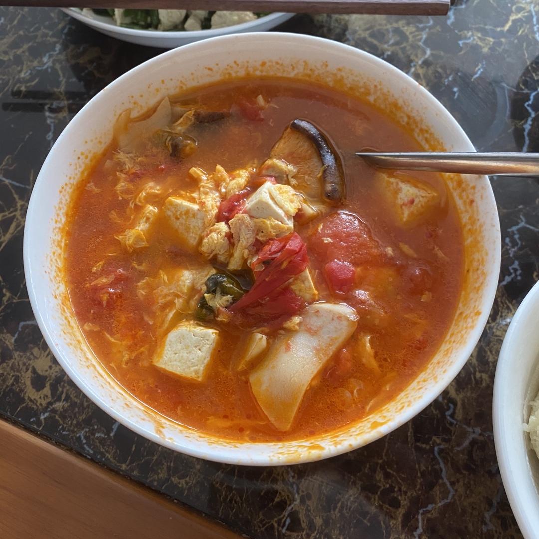 西红柿菌菇豆腐汤