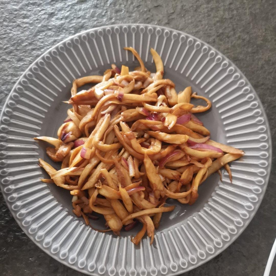 酱汁鸡腿菇