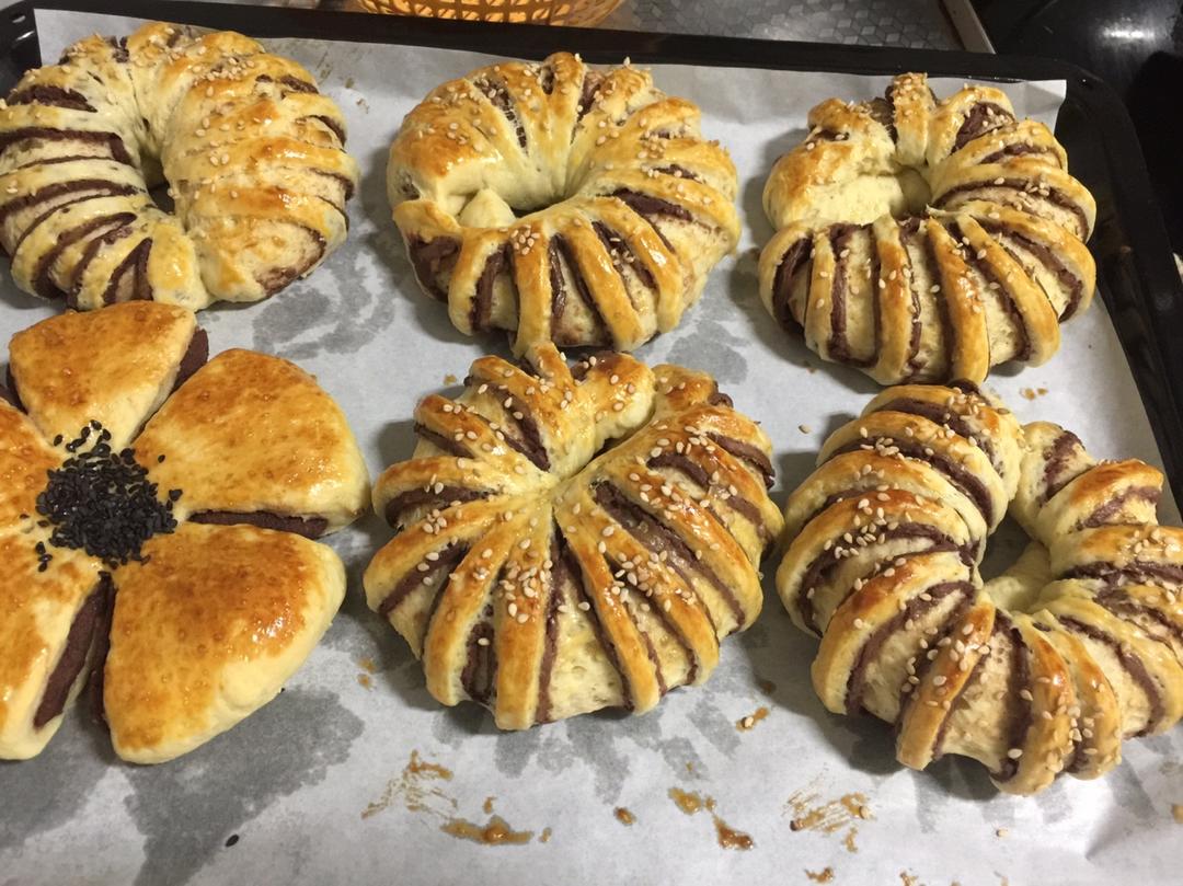 墨霏妈妈做的豆沙卷面包烤箱烤豆沙卷面包超级简单哦