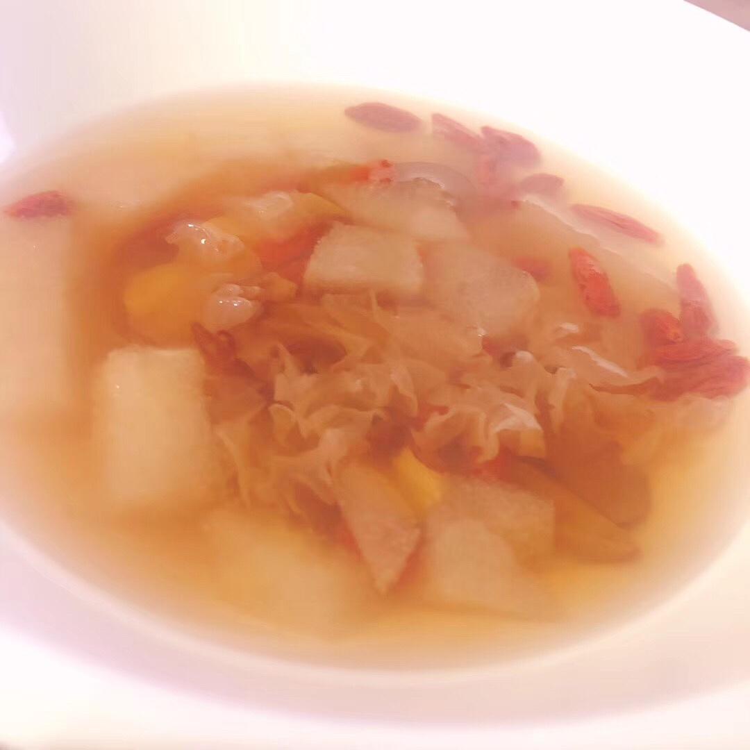 银耳冰糖炖雪梨|亲民版燕窝