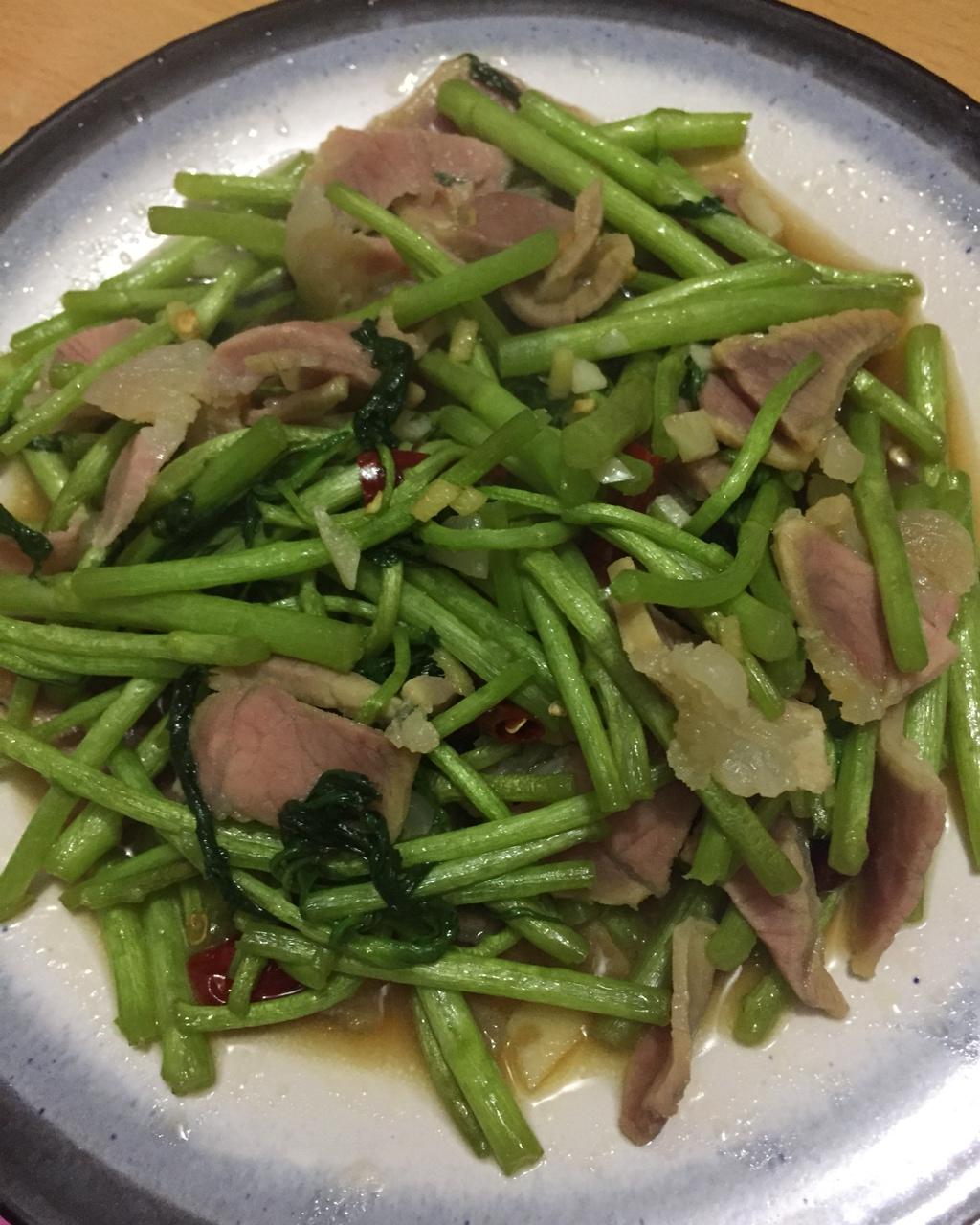 愿君多采颉做的篱蒿炒腊肉