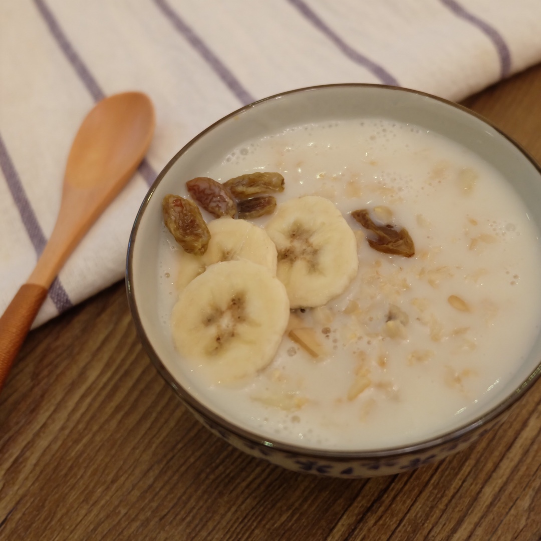 香蕉奶香麦片粥