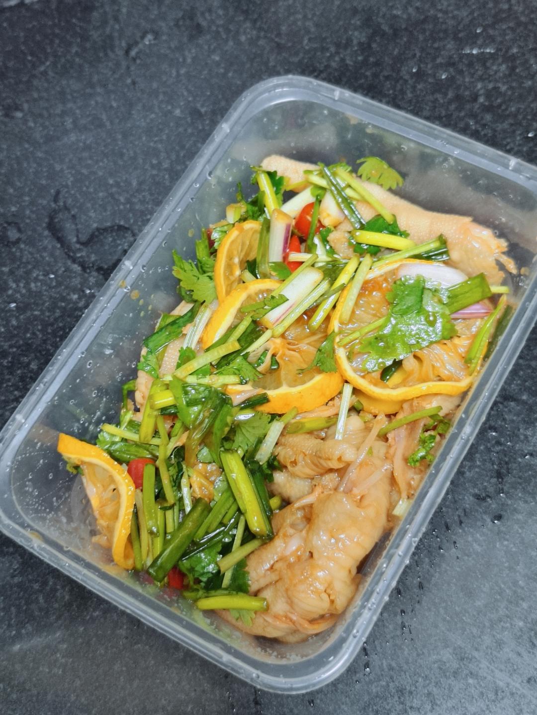 网红柠檬酸辣脱骨鸡爪，相当的正宗