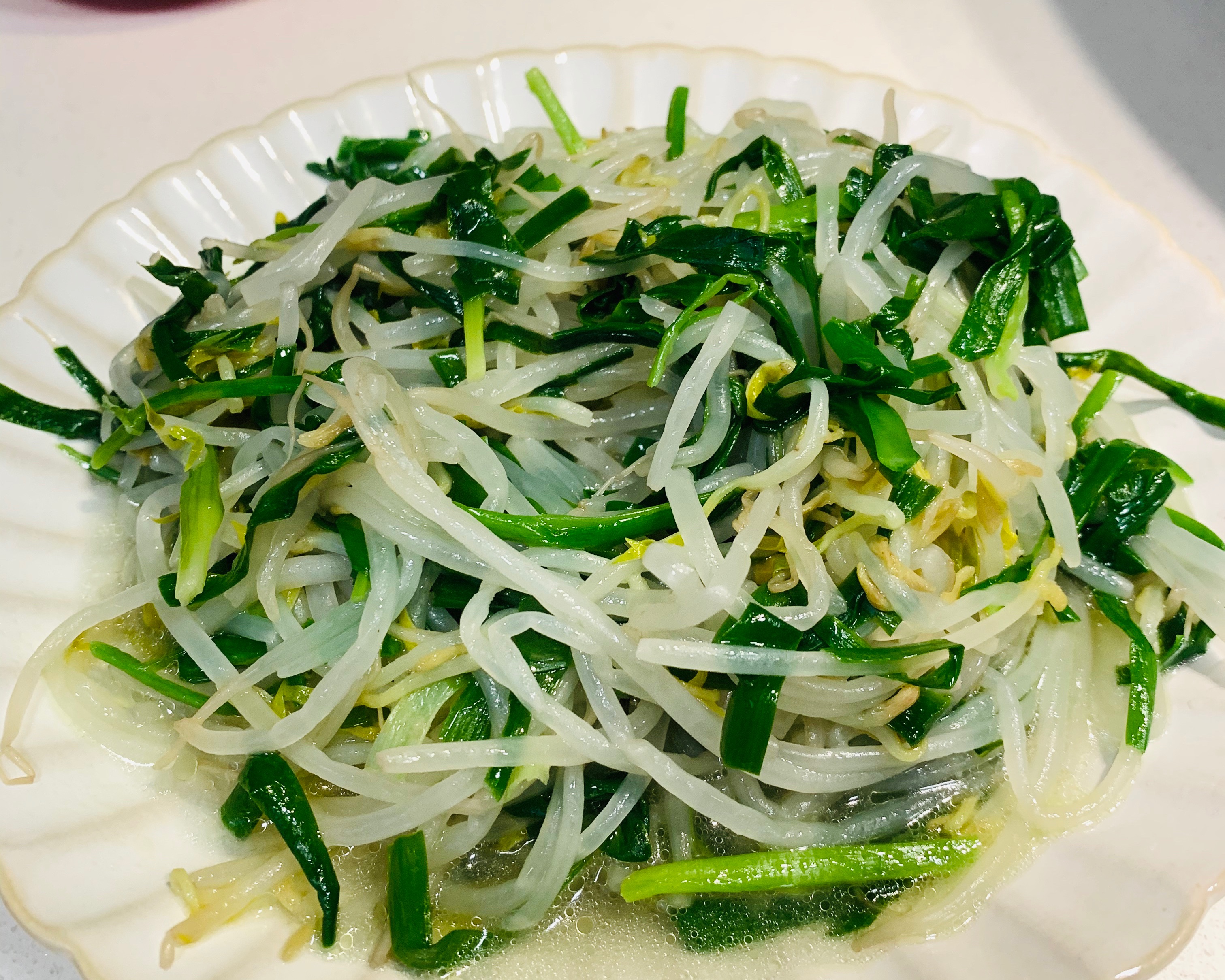 小美家常菜第二十一道——韭菜炒绿豆芽的做法