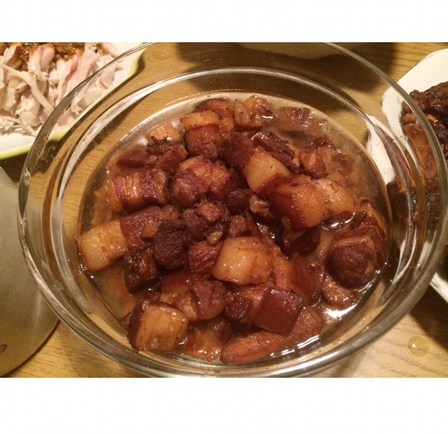 吃着碗里望着锅里的红烧肉