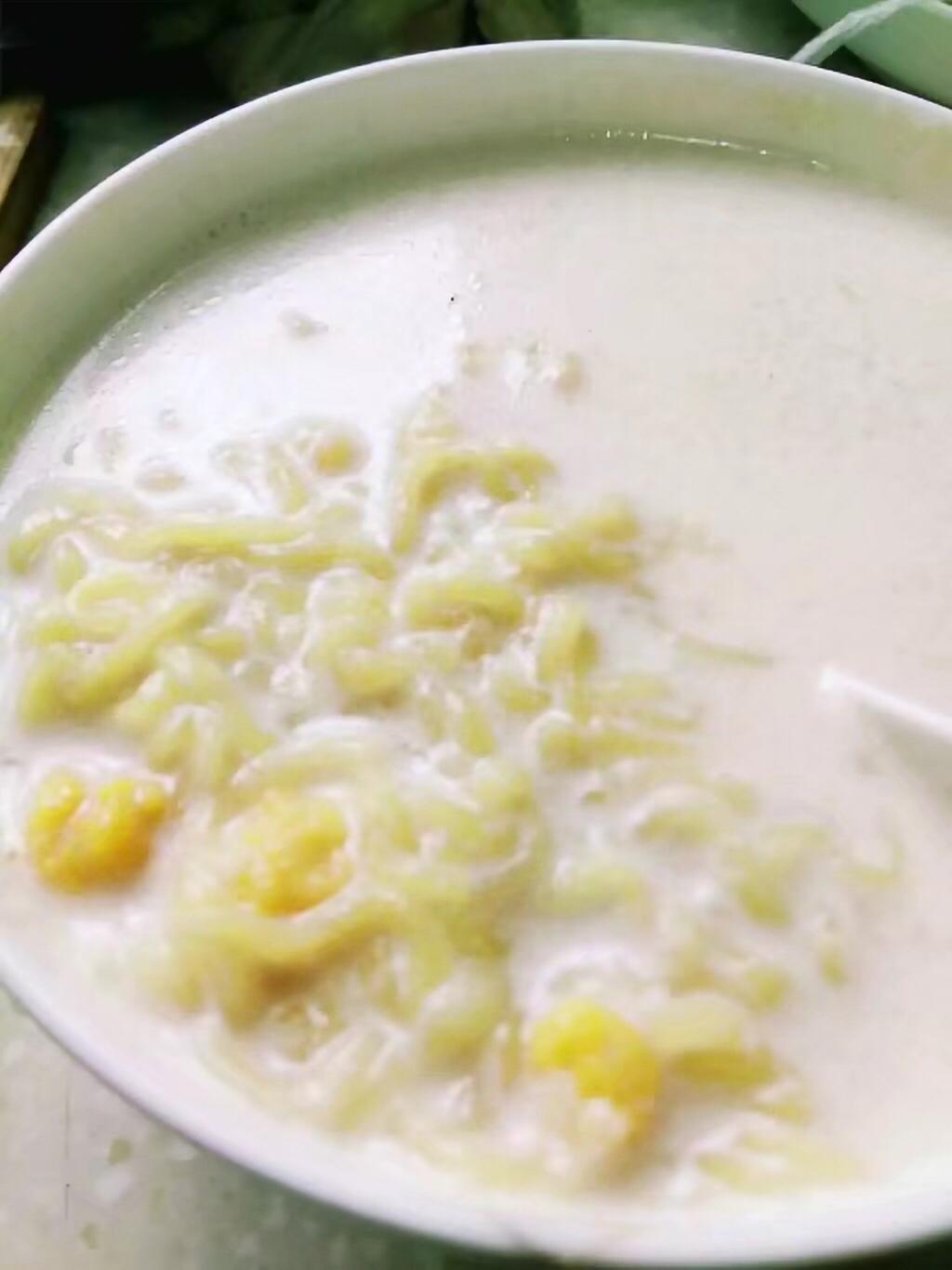 鲜奶鲜虾鱼板面