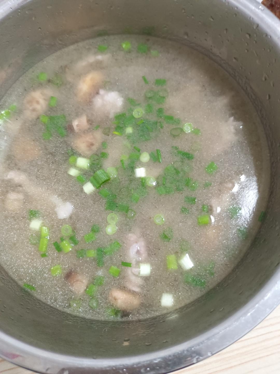 明明是素汤 却鲜得像鸡汤一样的「口蘑汤」