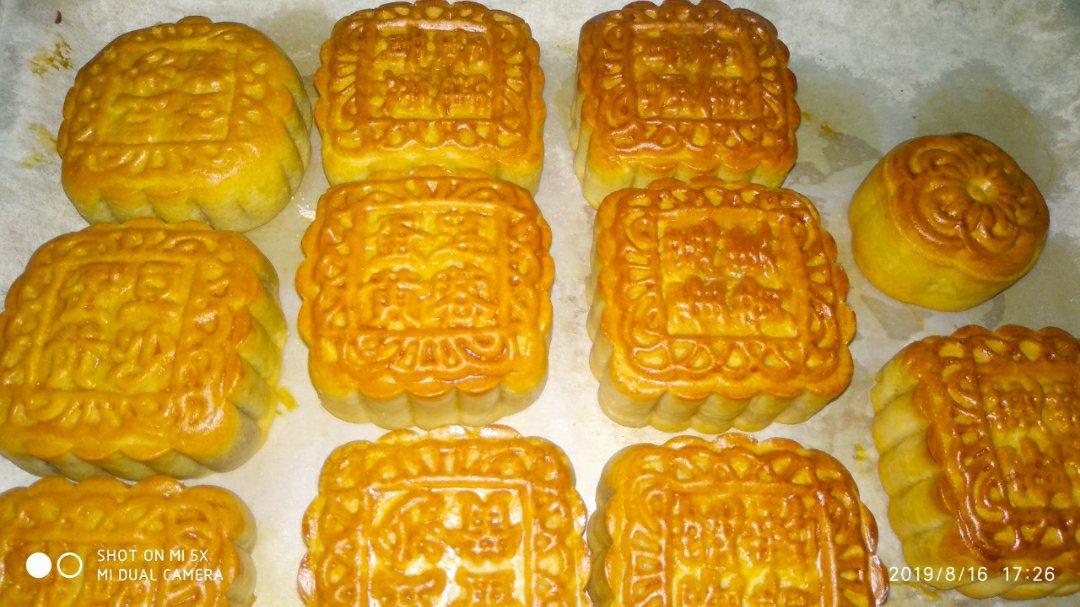 广式月饼—蛋黄莲蓉月饼
