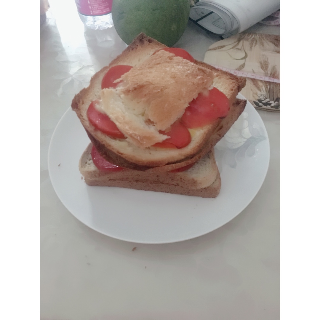 鸡蛋火腿烤吐司