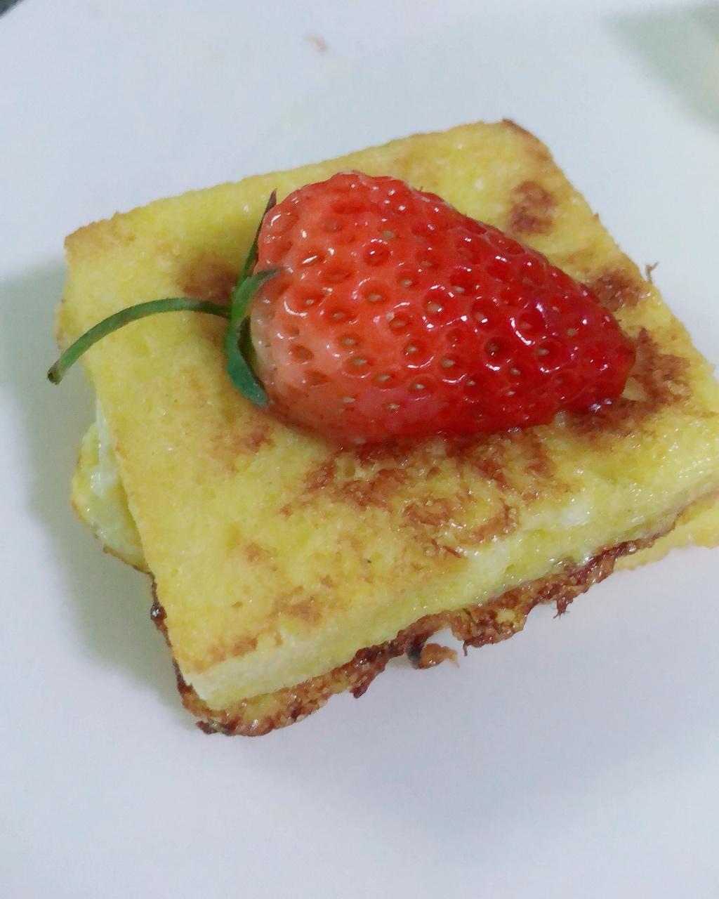 草莓法式吐司
