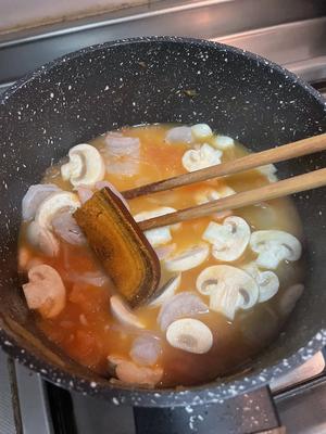 好侍番茄红烩蘑菇虾仁芝士意面的做法 步骤6