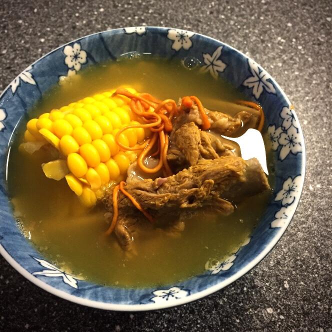虫草花玉米排骨汤