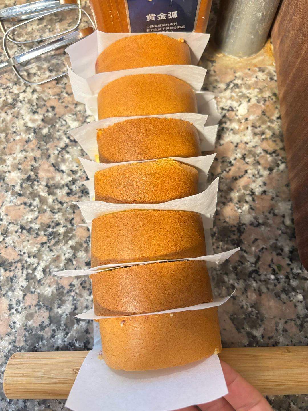 超详细的瑞士卷奶油蛋糕卷原味蛋糕卷的制作方法 饱满不掉皮不开裂（附模具换算方法）