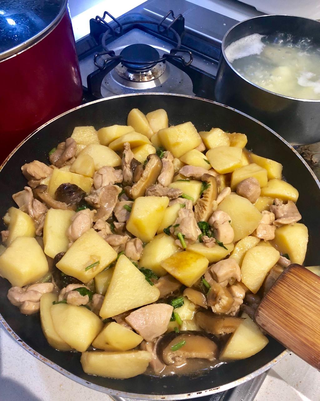 土豆焖鸡腿