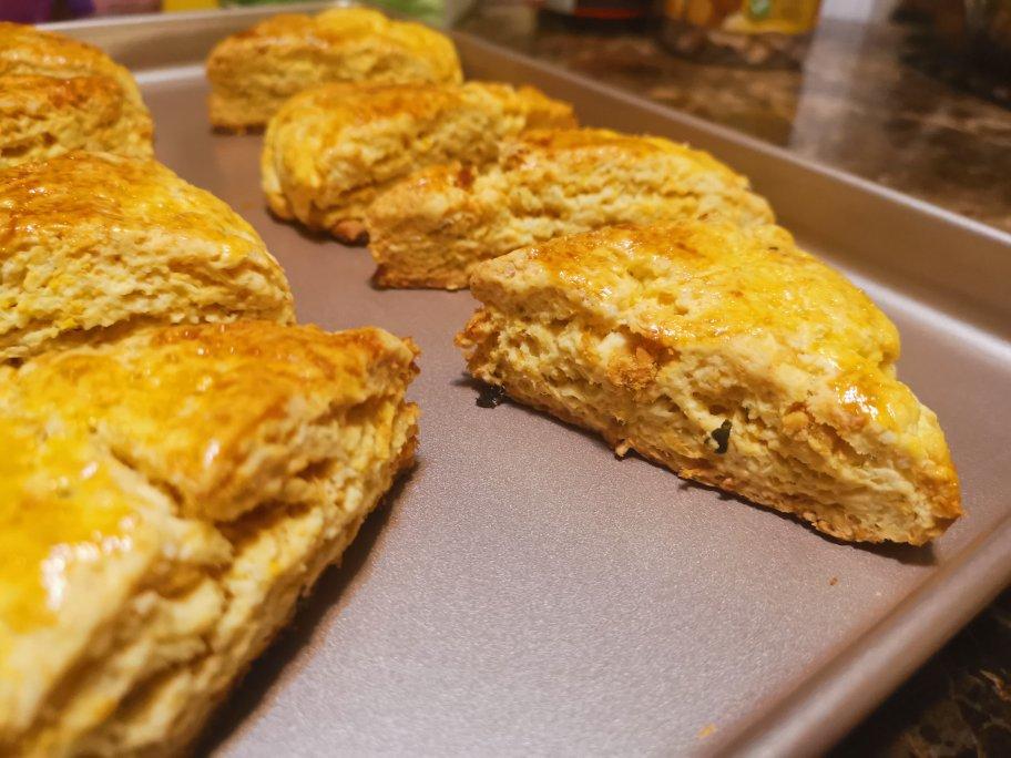 咸蛋黄肉松司康