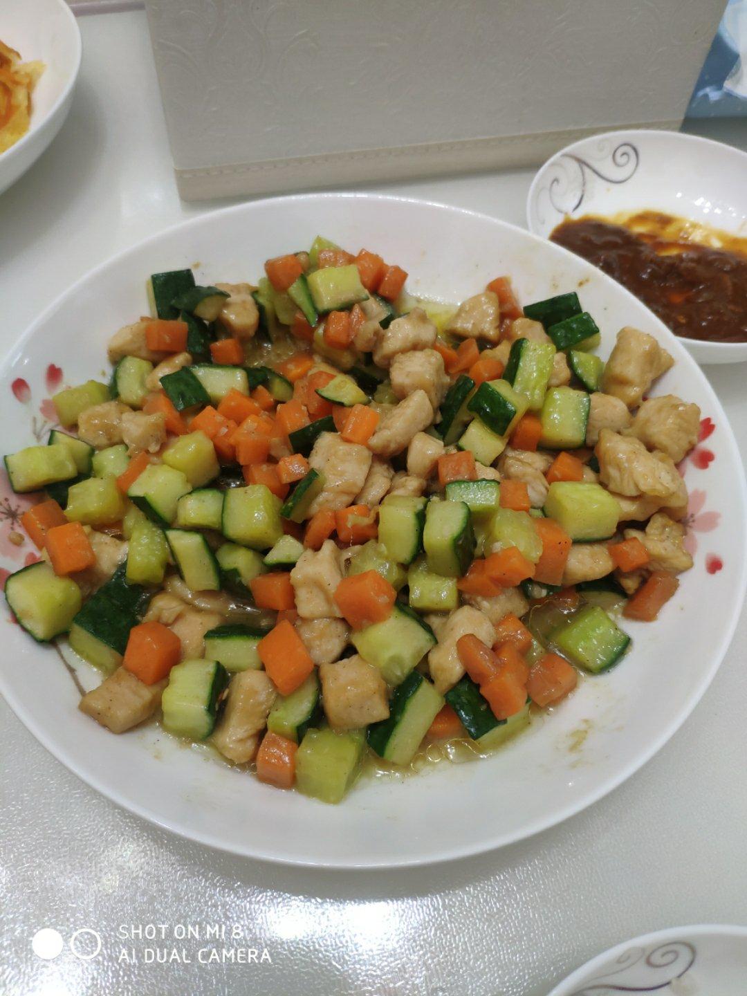 胡萝卜黄瓜鸡胸肉