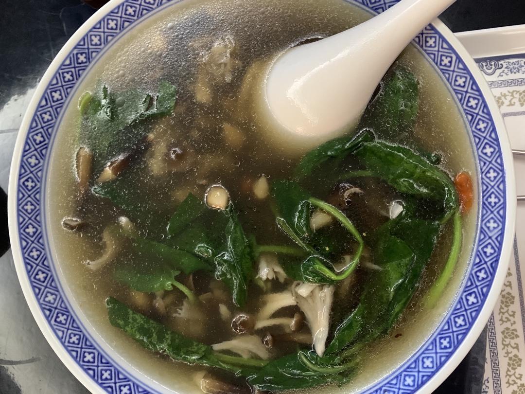 鲜到起飞的菌菇汤！不好喝不要钱！