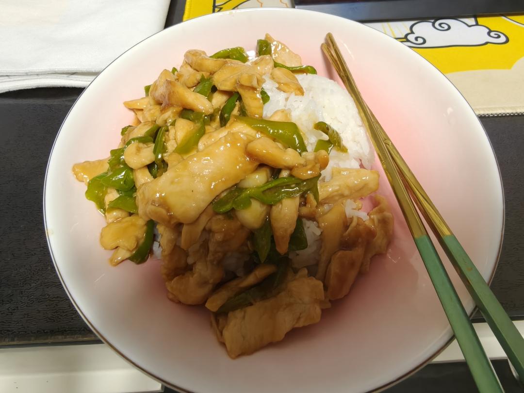 低卡美味减脂餐 ｜ 青椒肉丝（鸡胸肉版）