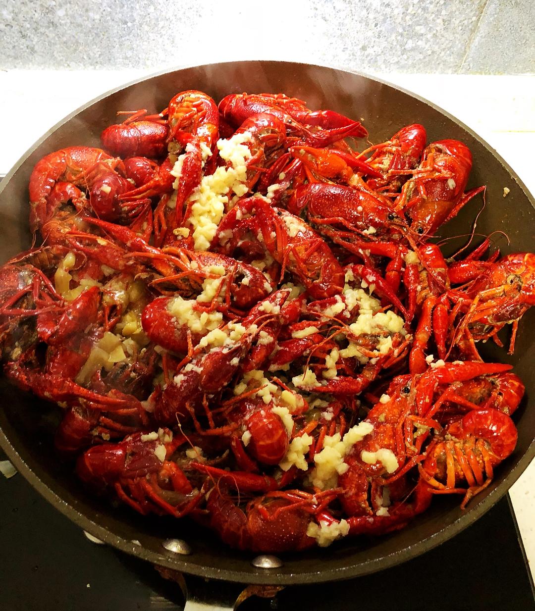 会做饭的初号机做的蒜蓉小龙虾