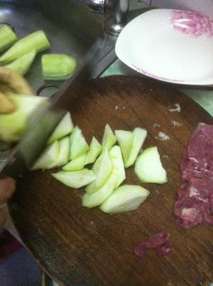 角瓜炒肉的做法 步骤3
