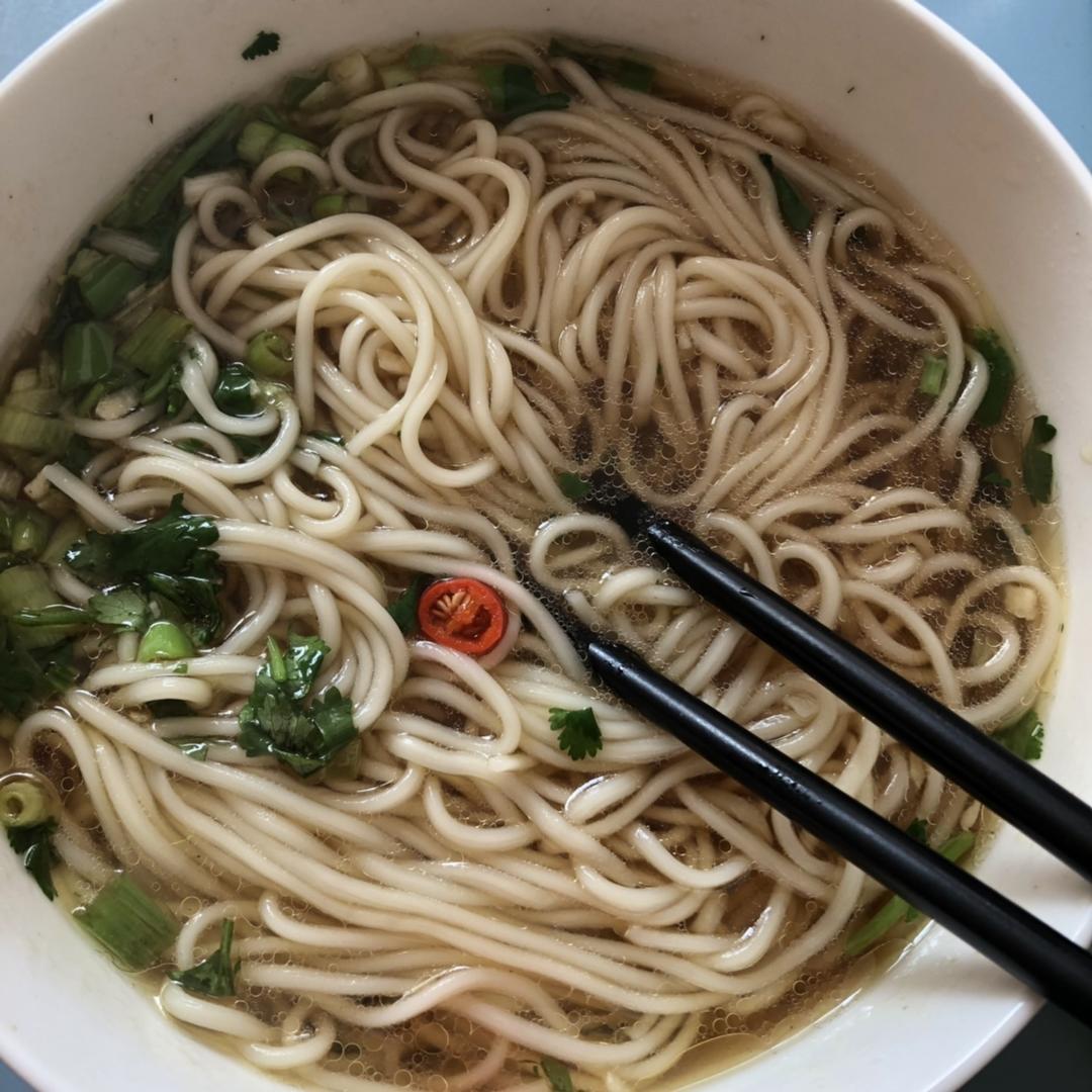 热汤面