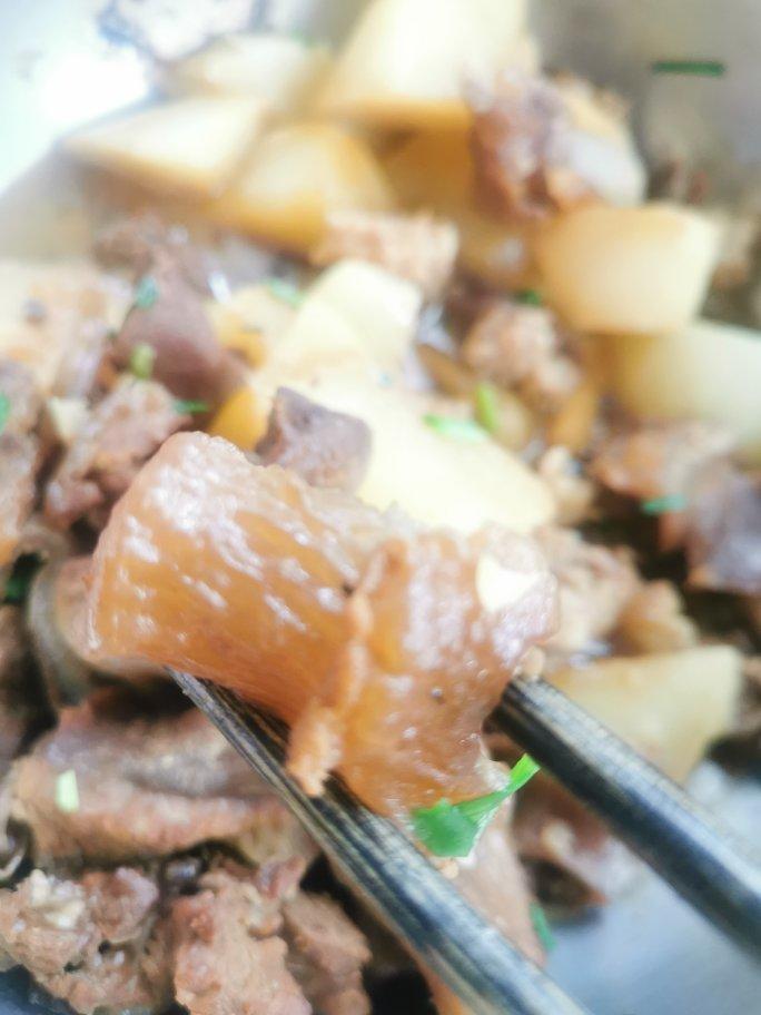 萝卜闷牛腩