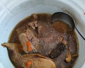 松茸羊肚菌白木耳杂菌汤的做法 步骤4