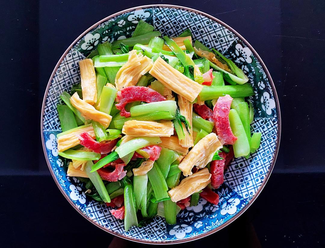 腐竹香肠炒菜梗