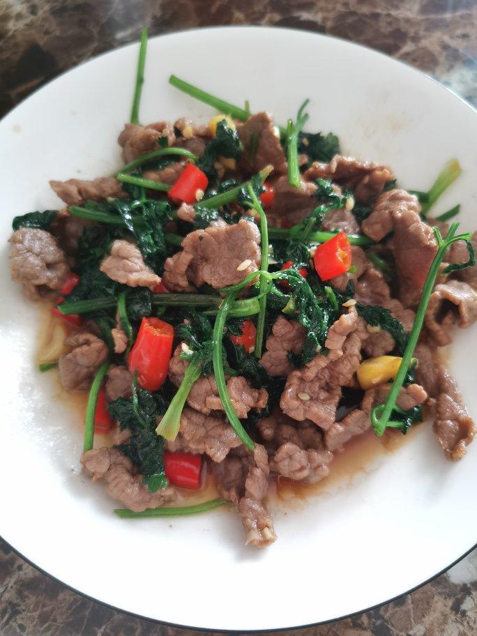 〈小炒黄牛肉〉，这个太好吃了。欣小厨 😉