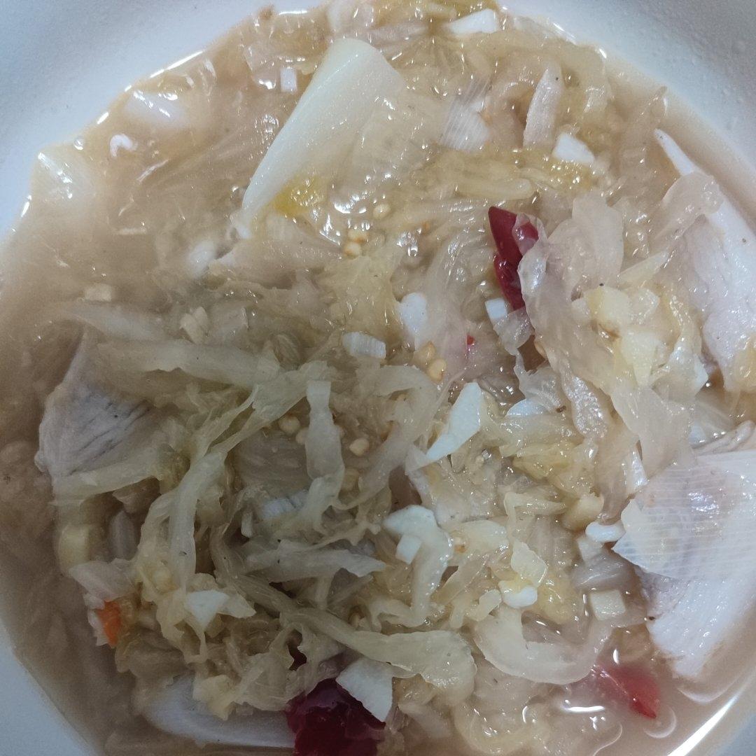 东北酸菜炖白肉