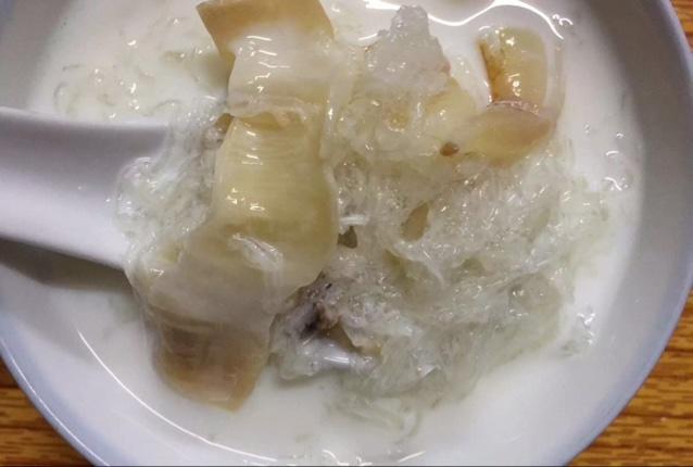 花胶鲜奶炖燕窝的做法