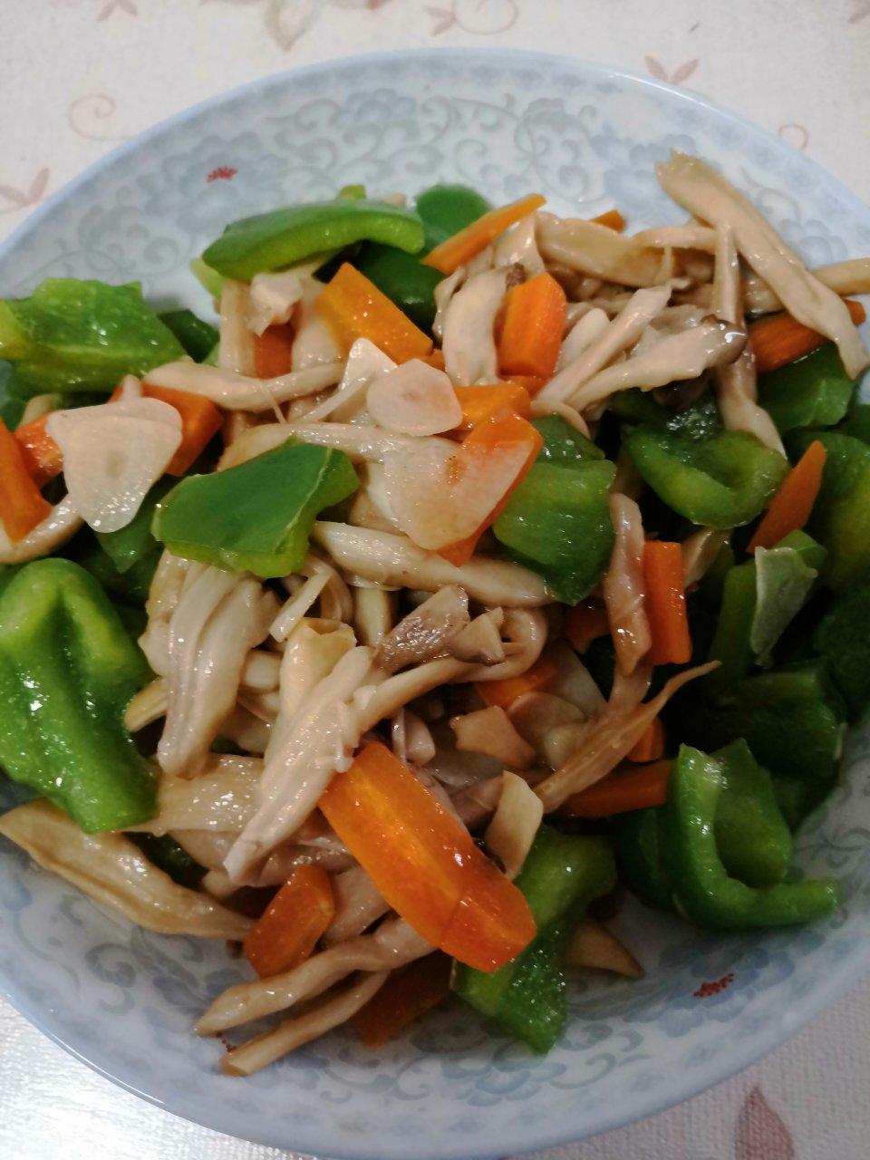 手撕杏鲍菇炒青椒