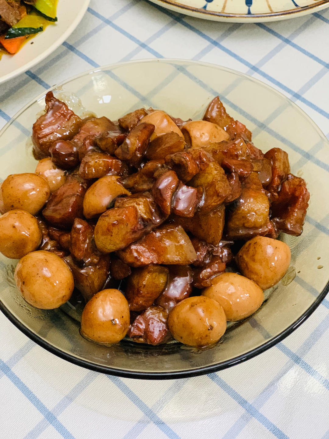 鹌鹑蛋红烧肉